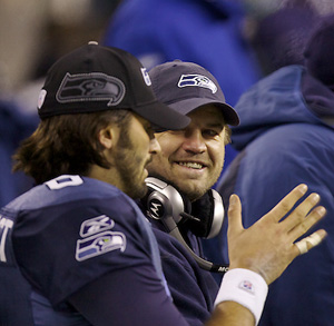 Charlie Whitehurst and Jeremy Bates discuss the game plan during the division-clinching win over the Rams. (Drew Sellers/Sportspress Northwest)